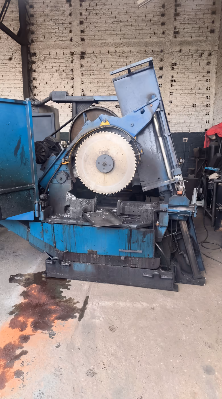Pórtico para movimentação de cargas fabricado pela JR Equipamentos