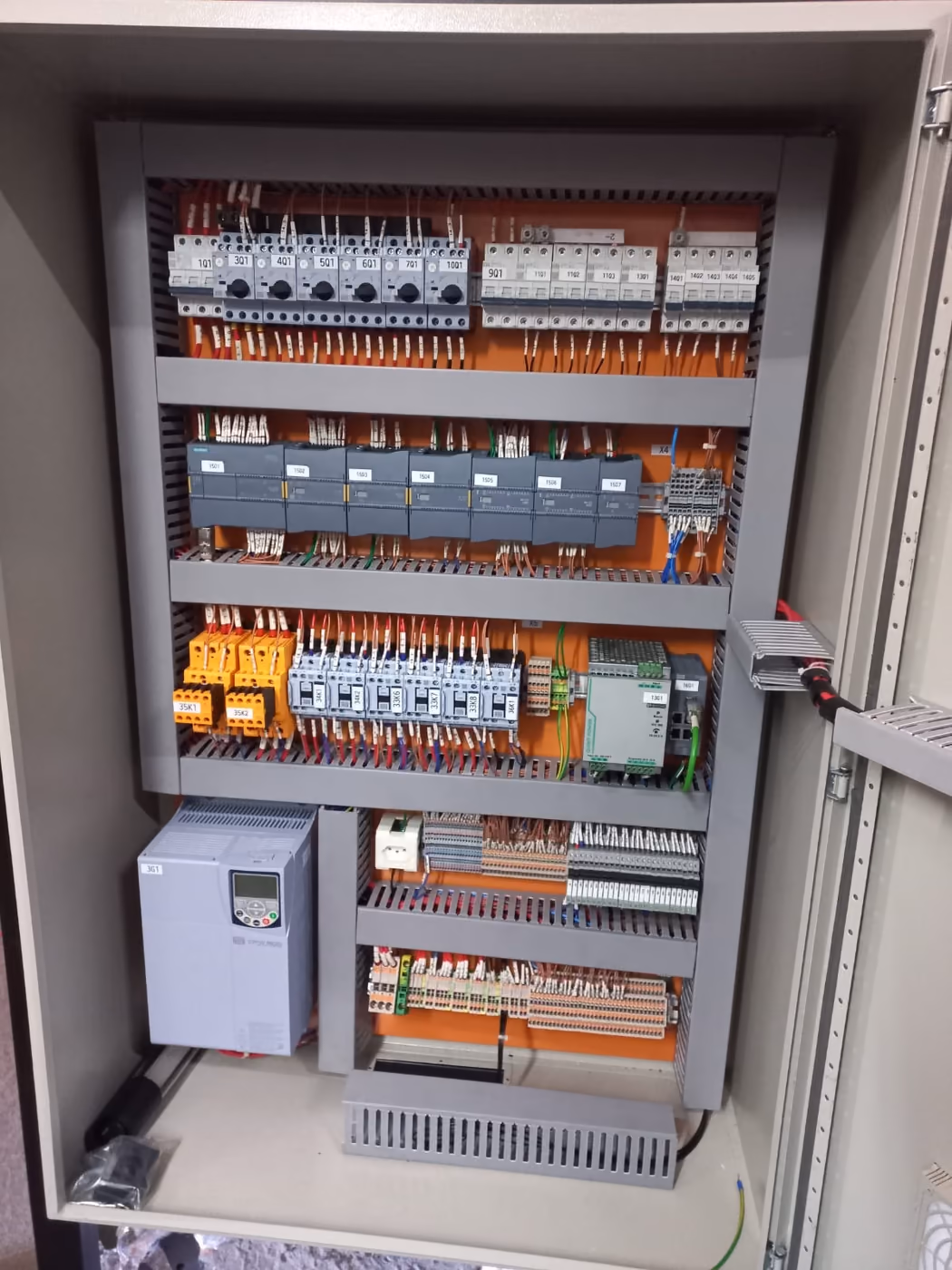 AUTOMAÇÃO E PAINÉIS ELÉTRICOS - 1